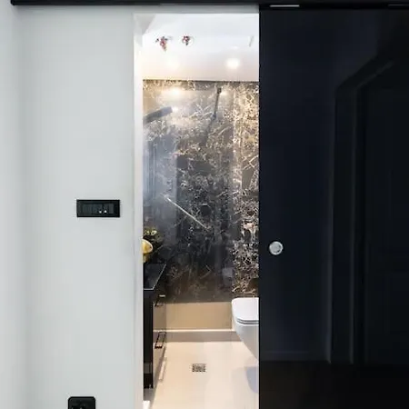 Apartment Modern 2br Apt In The City Center *