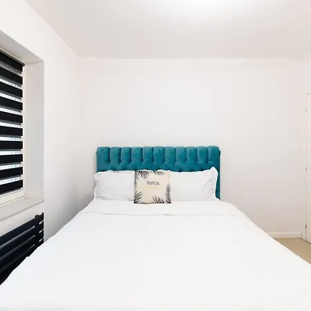 Apartment Modern 2br Apt In The City Center