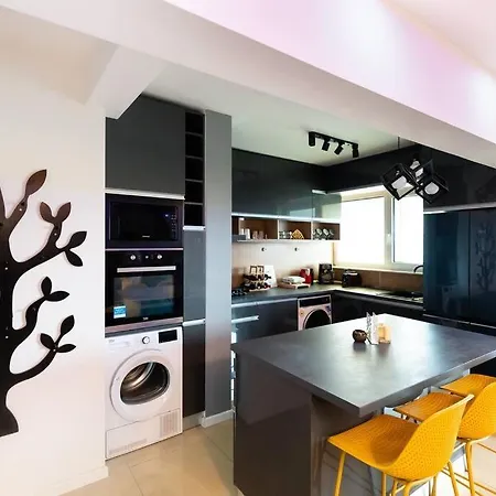 Modern 2br Apt In The City Center *