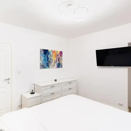 Modern 2br Apt In The City Center Апартаменти Бухарест