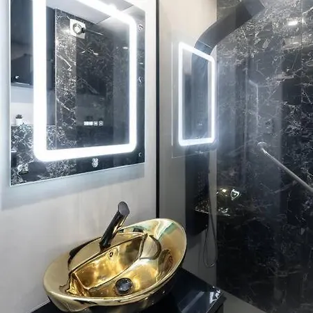 Апартаменти Modern 2br Apt In The City Center