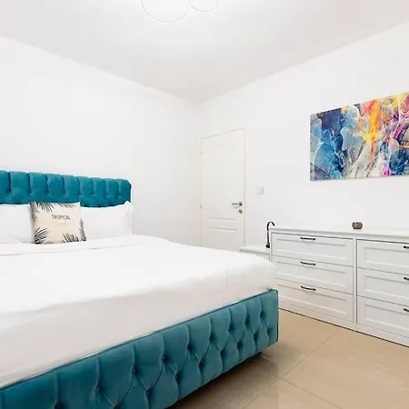 Modern 2br Apt In The City Center Бухарест